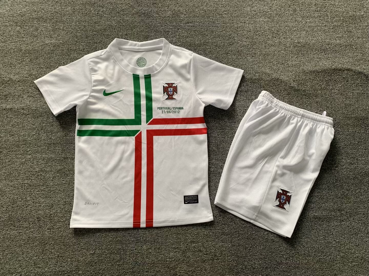 CONJUNTO NIÑO RETRO PORTUGAL 12/13