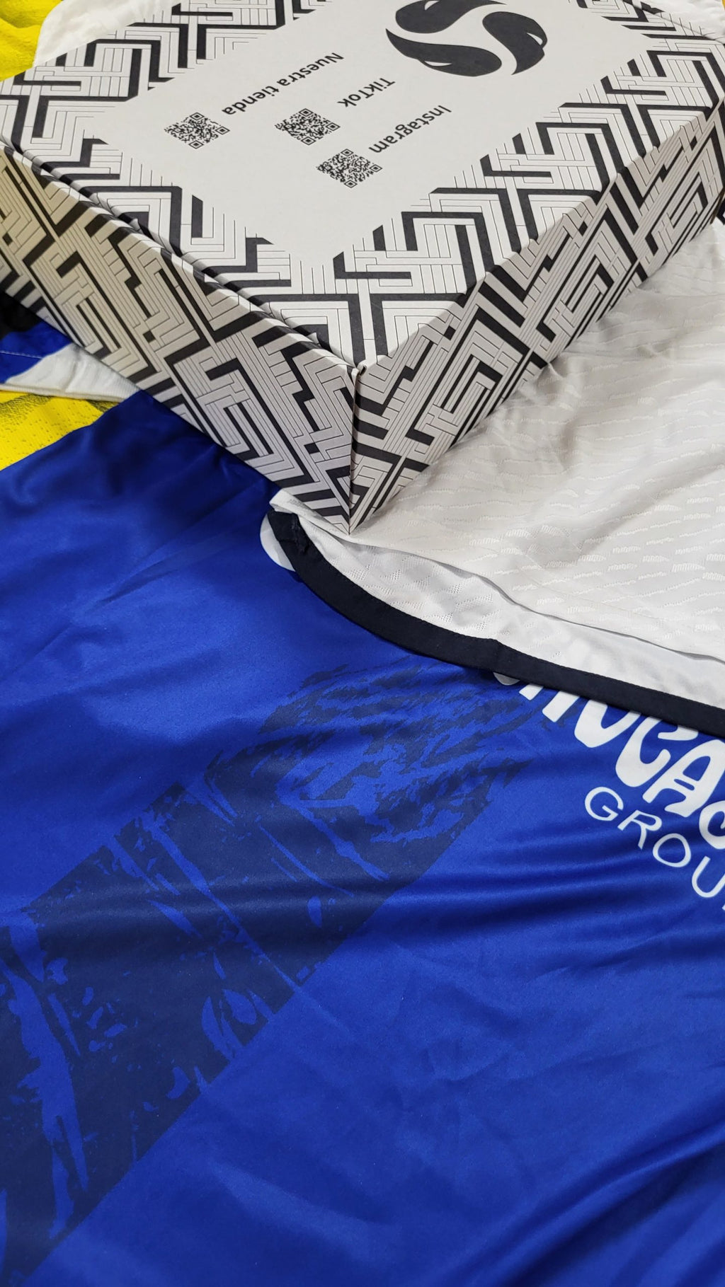 CAMISETA SORPRESA 8 CAMISETAS