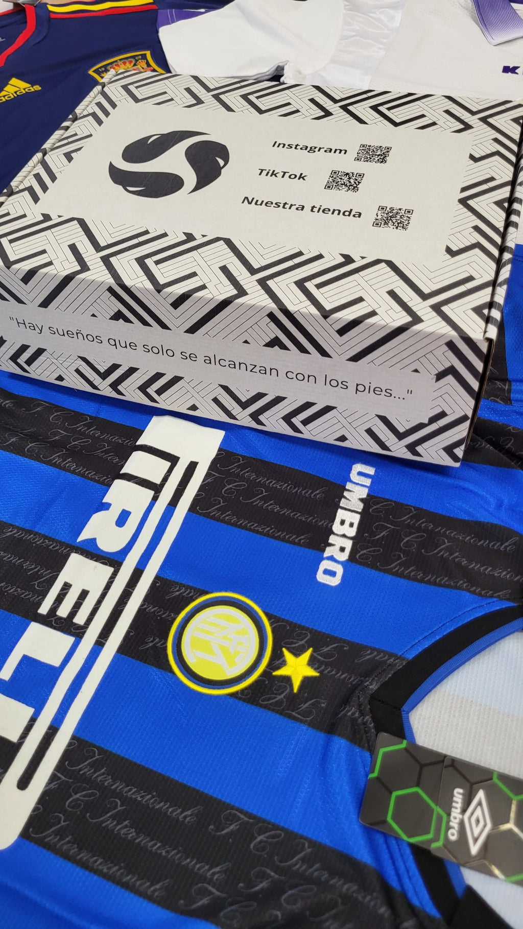 CAMISETA SORPRESA RETRO