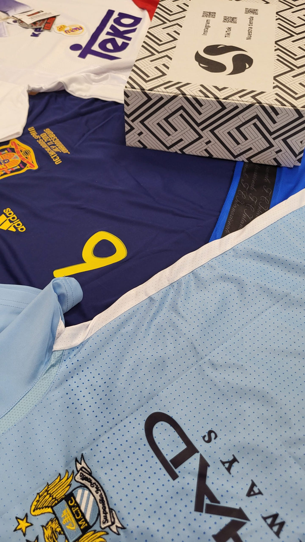 CAMISETA SORPRESA 5 CAMISETAS RETRO