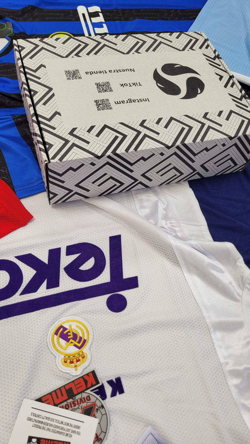 CAMISETA SORPRESA RETRO