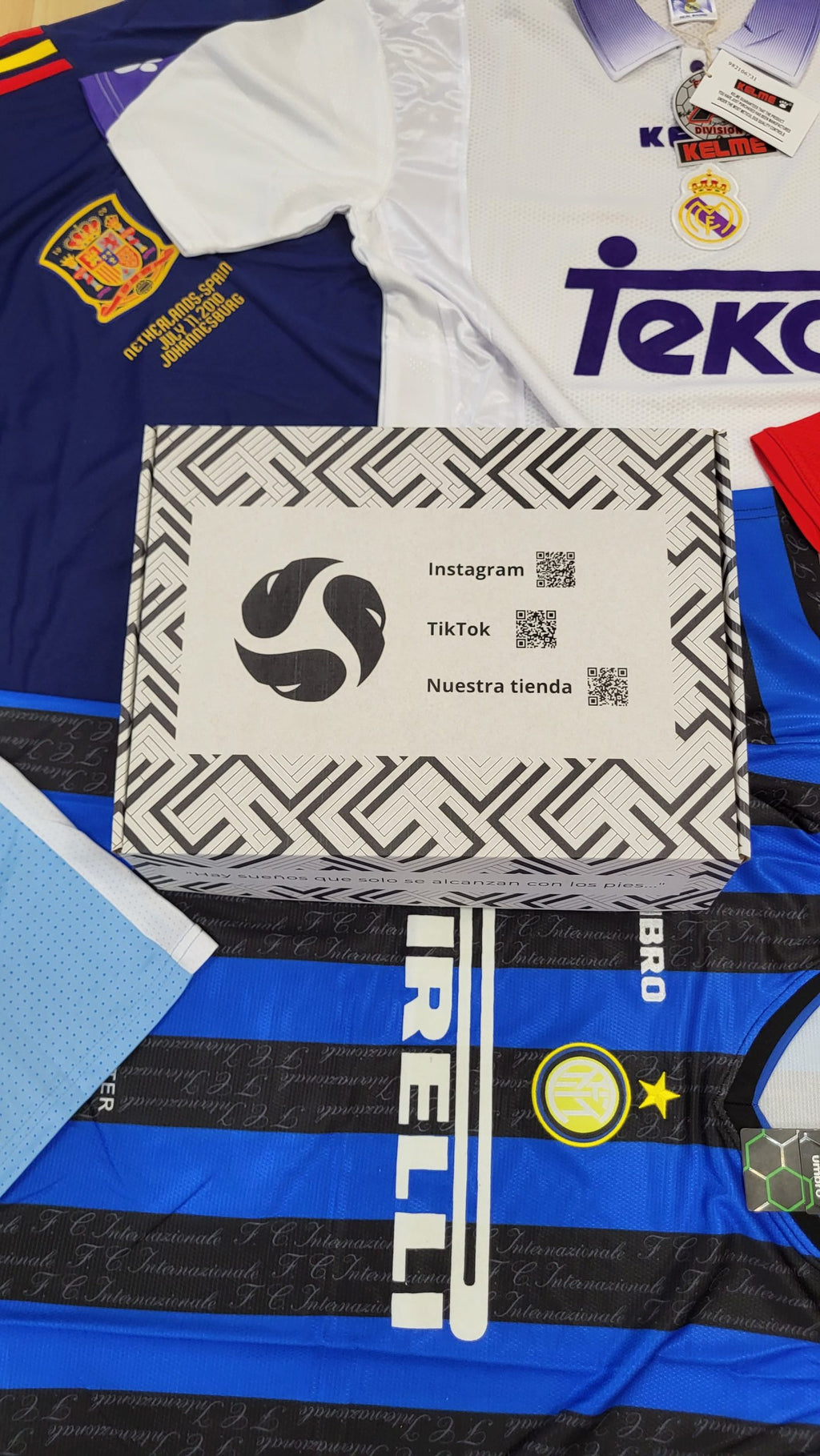 CAMISETA SORPRESA RETRO