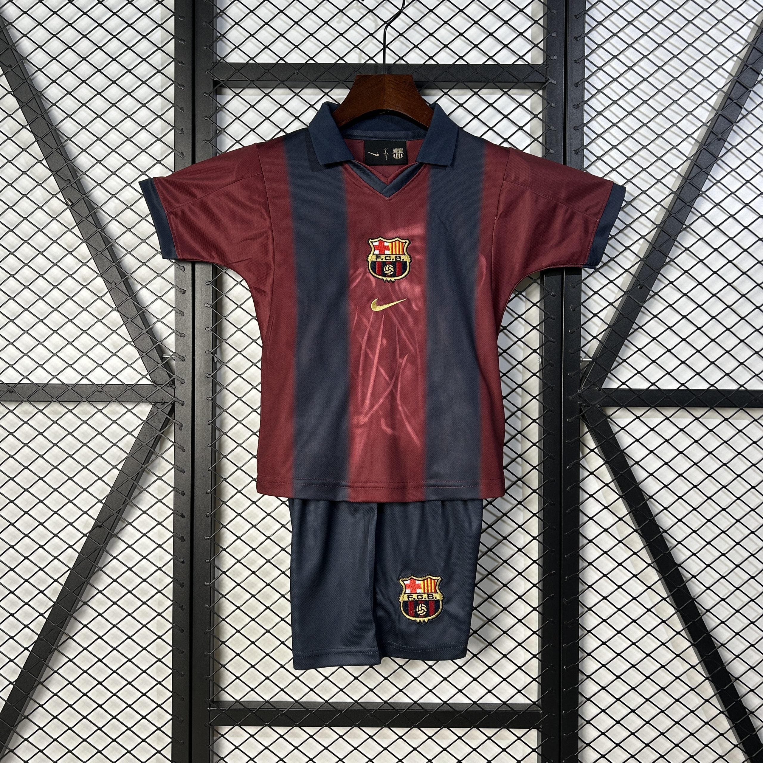 CONJUNTO NIÑO BCN4 X TR4V!S 25/26