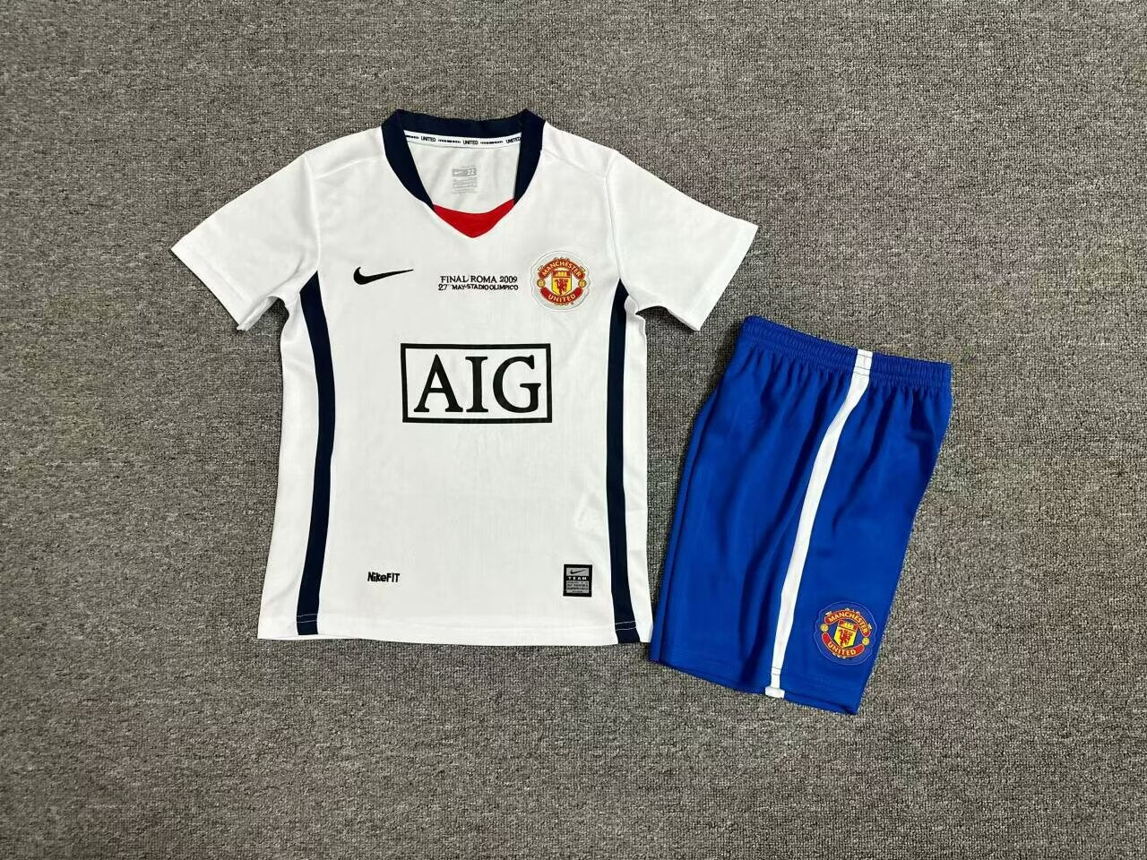 CONJUNTO NIÑO RETRO MANCHESTER UNITED 08/09