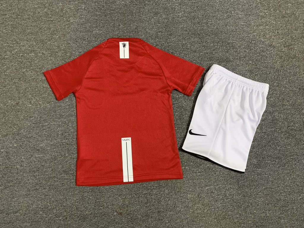 CONJUNTO NIÑO RETRO MANCHESTER UNITED 07/08