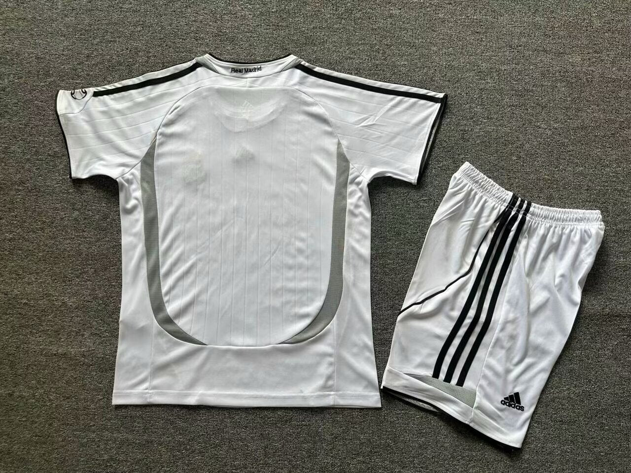 CONJUNTO NIÑO RETRO R.M4DR1D (2) 06/07