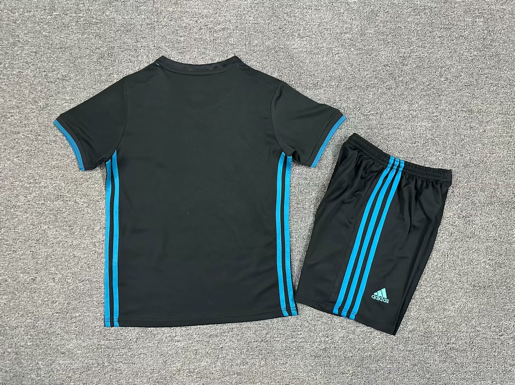 CONJUNTO NIÑO RETRO R.M4DR1D 17/18