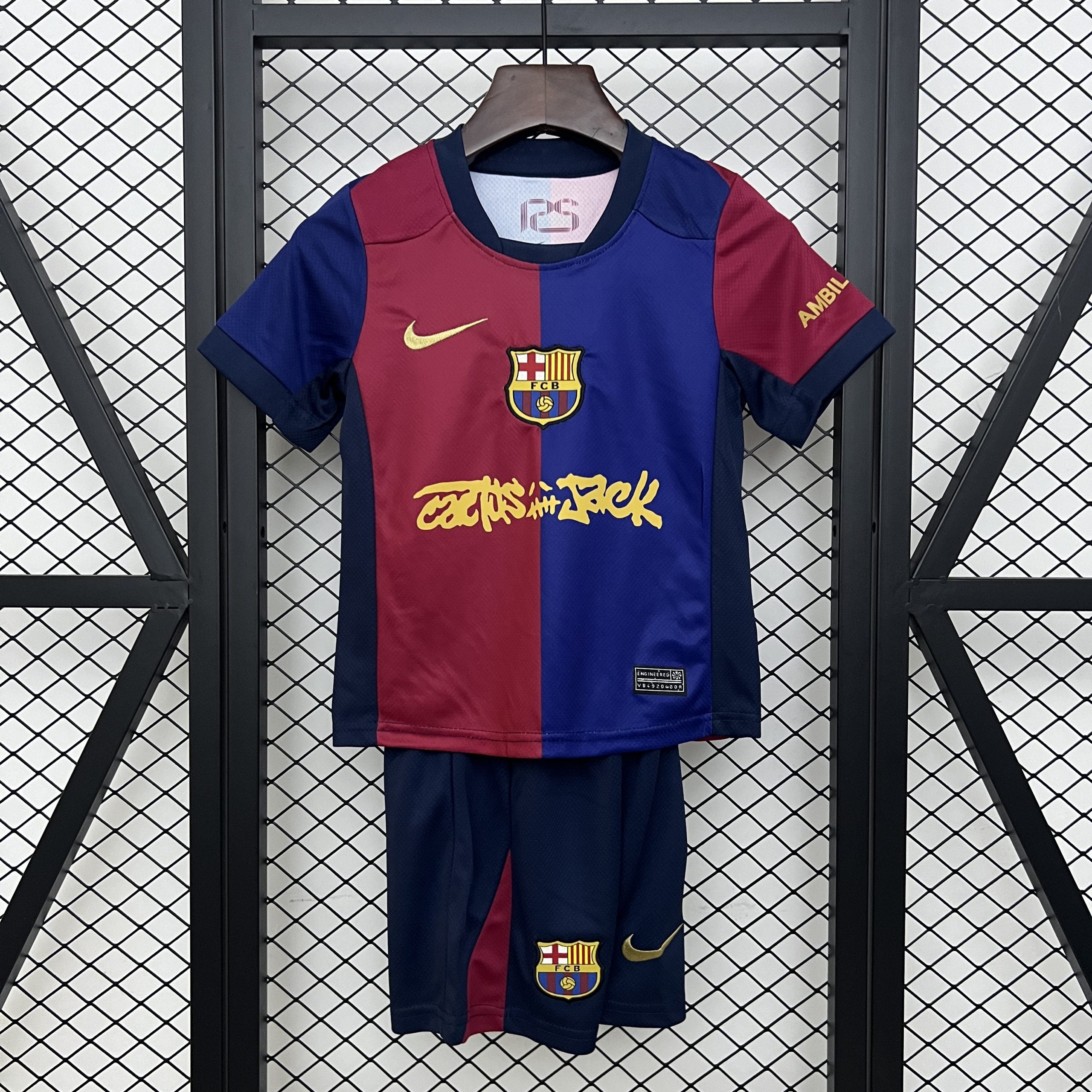 CONJUNTO NIÑO BCN4 TRV!S 25/26