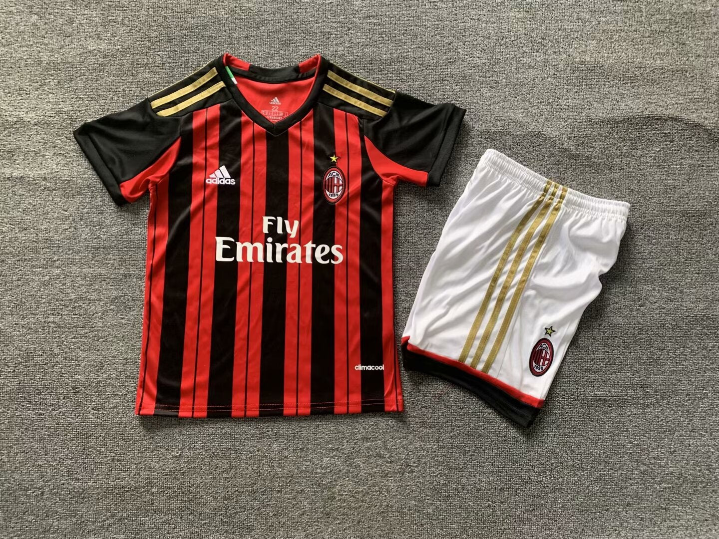 CONJUNTO NIÑO RETRO AC MILAN 13/14